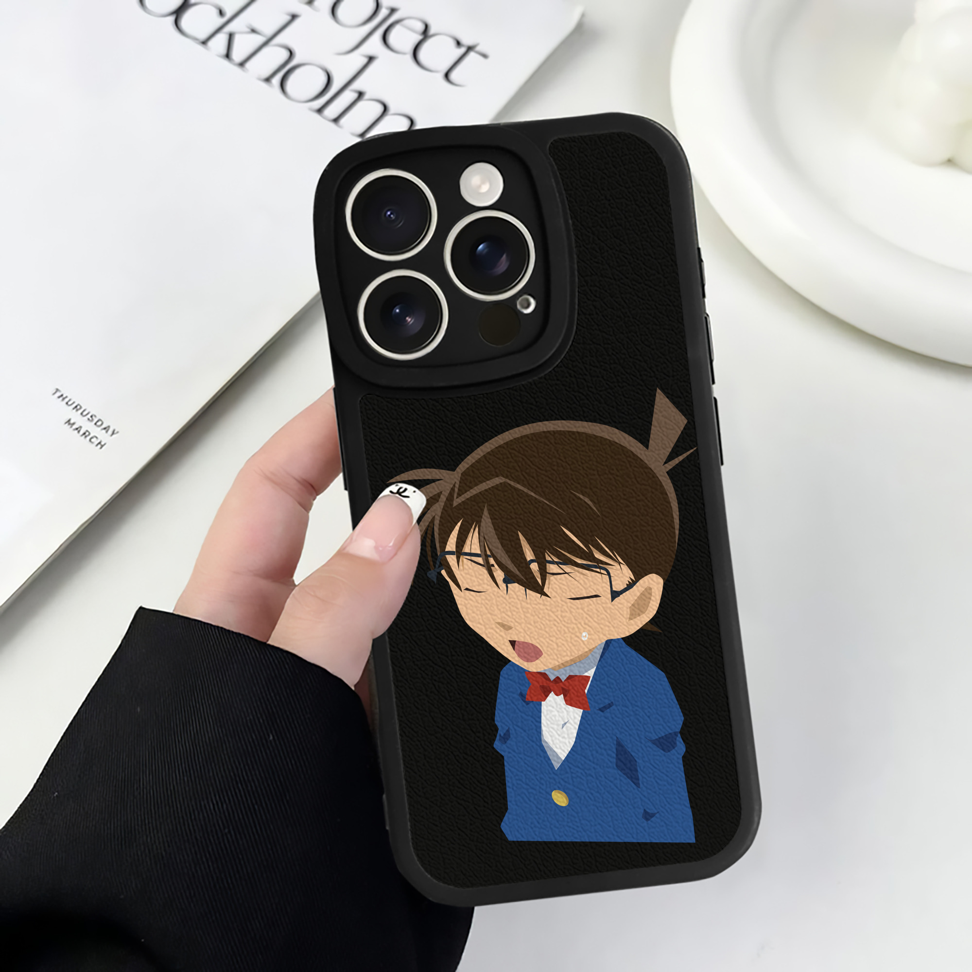 （画像用） 名探偵コナン 江戸川 コナン Detective Conan Conan Edogawa 【iPhone 16シリーズ対応】シリコンスマホケース（レザー調） 材質：シリコン
